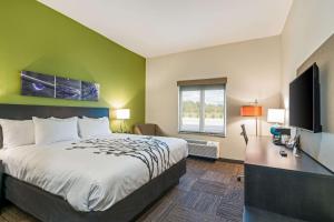 King Suite - Accessible/Non-Smoking room in Sleep Inn
