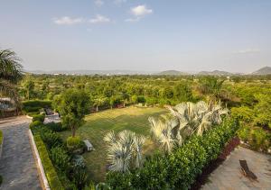 Wild Orchid by StayVista, 2 BHK villa with a swimming pool, spacious lawn & a gazebo for a perfect getaway