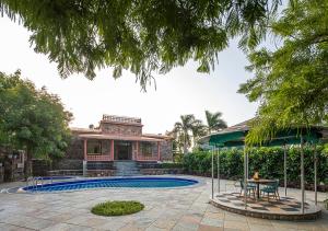 Wild Orchid by StayVista, 2 BHK villa with a swimming pool, spacious lawn & a gazebo for a perfect getaway