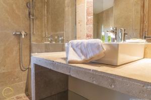 Villages vacances Les Garrigues de la Vallee des Baux : photos des chambres