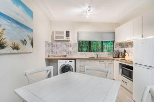 Tropical Unit with Private Fenced Garden Close to The Beach 5 - 3hvězdičkové hotely ve městě Palm Cove