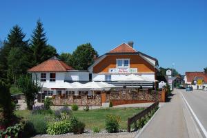 Hotel Landgasthof zum Dorfkrug Häusern Německo