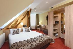 Apartment room in Port Inn Hotel