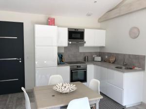 Appartements t2 independant dans maison avec piscine proche bordeaux : photos des chambres