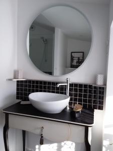 La maison du sculpteur à Tiffauges proche Puy du F