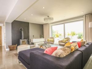 Shutts House Garden Apartment