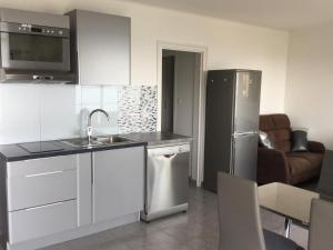 VUE MER 3 mn A PIED DE LA PLAGE LUMINEUX ET MODERNE