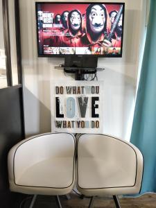 Appartements Les Cles du Bonheur by Beds4Wanderlust, 47m2 avec Terrasse privative & Parking-RER B TGV 10min-Orly 20min : photos des chambres