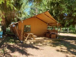 Campings Camping Paradis de Maillac : photos des chambres