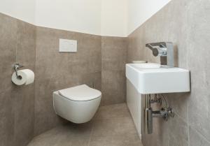 Room 4 & 5 Apartments