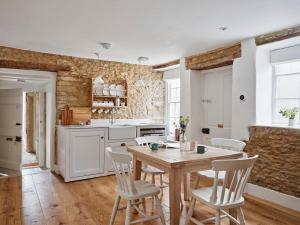 Artisan Cottage, Historic Stay Near Bath, Castle Coombe & Lacock