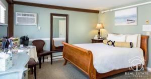 Room 1 - Pewter Room - Queen Bed room in Bouchard Restaurant & Inn