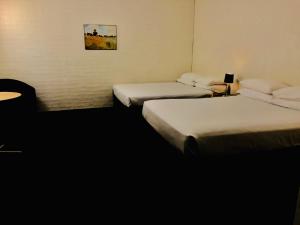 Twin Room room in Campbelltown Colonial Motor Inn
