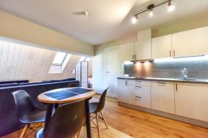 Gėlių terasos - studija su balkonu