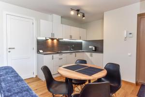 Gėlių terasos - studija su balkonu