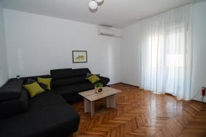 New renovated apartment 15 min from beach on foot