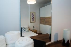 New renovated apartment 15 min from beach on foot