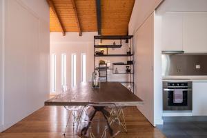 Bairro Alto Stunning Flat With Balcony by LovelyStay