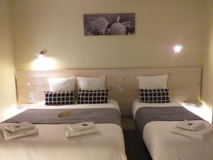 Hotels Hotel La Couronne : photos des chambres