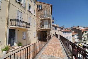 1 bedroom Suquet, 6 min from the Palais, balcony city & port view 220