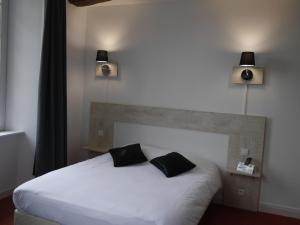 Hotels Logis Hotel du Commerce : photos des chambres