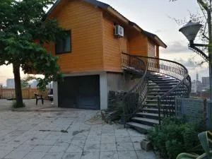 деревянный котеж The 1 с выдом на город - Mnat'obi