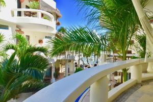 Playa Palms Beach Hotel