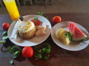 Phòng Deluxe Giường Đôi/2 Giường Đơn Nhìn Ra Hồ Bơi (Deluxe Double or Twin Room with Pool View)