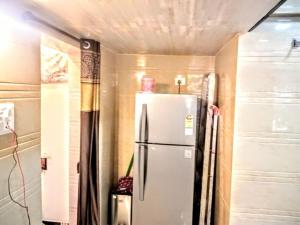 Cozy Furnished Apartment One Block From The Ocean