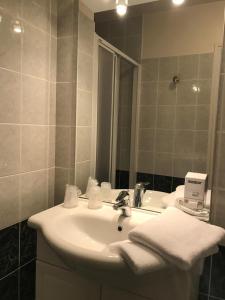 Hotels Hotel La Colombiere Cantal : photos des chambres