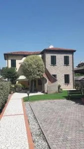 贾尔迪诺迪罗住宿加早餐旅馆 - 卡扎戈·迪·皮亚尼加