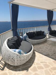 Villa Beline direct aan zee, verwarmd zwembad en sauna