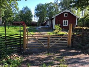 Nedanby | Cottage | Idyllic location | Porch | Grill
