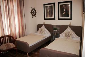 Twin Room with Shower room in Hotel Simonis