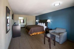 King Room - Non-Smoking room in Countryside Inn