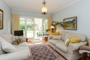 Issy S Pipi Street Cottage Te Awanga Holiday Home Te Awanga