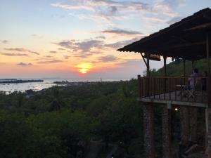 Cocohuts Hotel