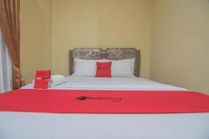 RedDoorz Plus near Syamsudin Noor Airport 3