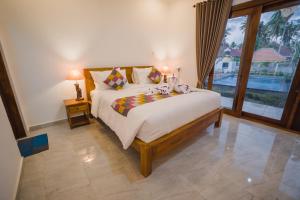 Phòng Giường Đôi Nhìn Ra Hồ Bơi (Double Room with Pool View)