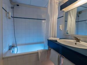 Hotels Noemys Aigues-Mortes - ex Mona Lisa Royal Hotel : Chambre Triple avec Terrasse