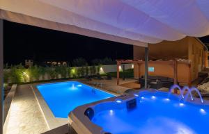 Villa Village Idylle with heated pool, sauna, jacuzzy and private parking