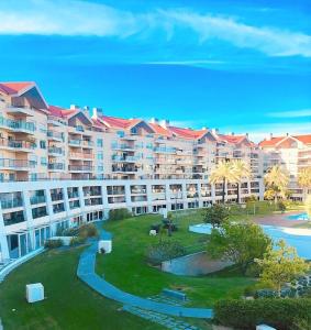 Modern Apartment in Luxurious Condominium