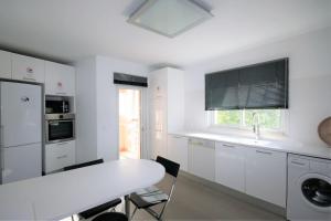 Modern Apartment in Luxurious Condominium