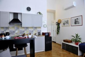 Apartment Bobby