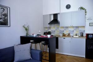 Apartment Bobby