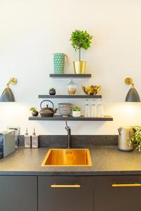 Old Town House with Floor Heating & Lush Private Garden 