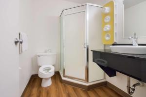 Deluxe Queen Room - Non-Smoking room in Motel 6-Moses Lake WA