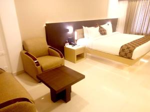 HOTEL SAVITHRI