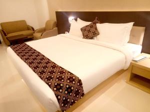 HOTEL SAVITHRI