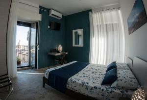 Deluxe Double Room with Staircase View